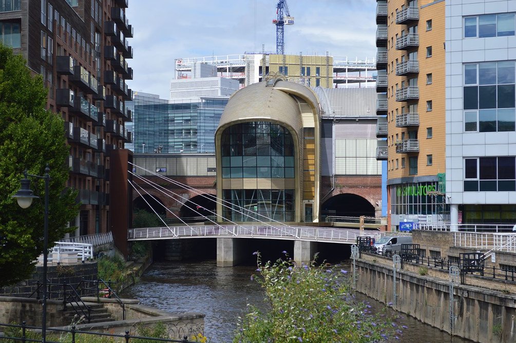 Since 2016 there has been southern entrance/exit to Leeds train station at Leeds South Bank.