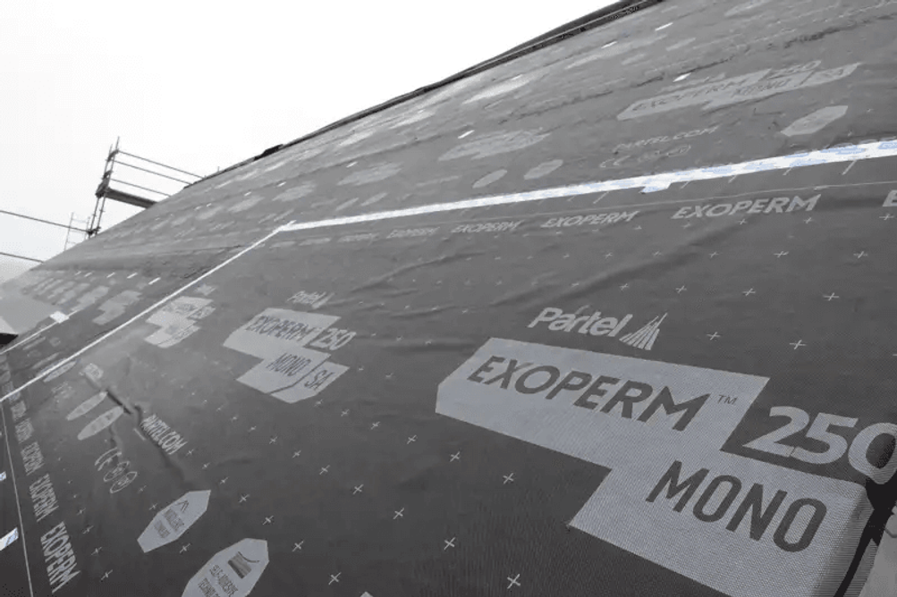 Exoperm Mono SA 250: self-adhering, durable weather defence.