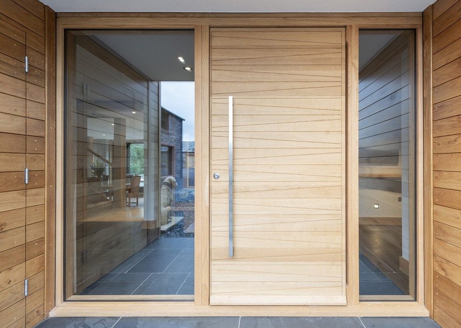 Milano pivot door in European Oak with Option 11 handle.