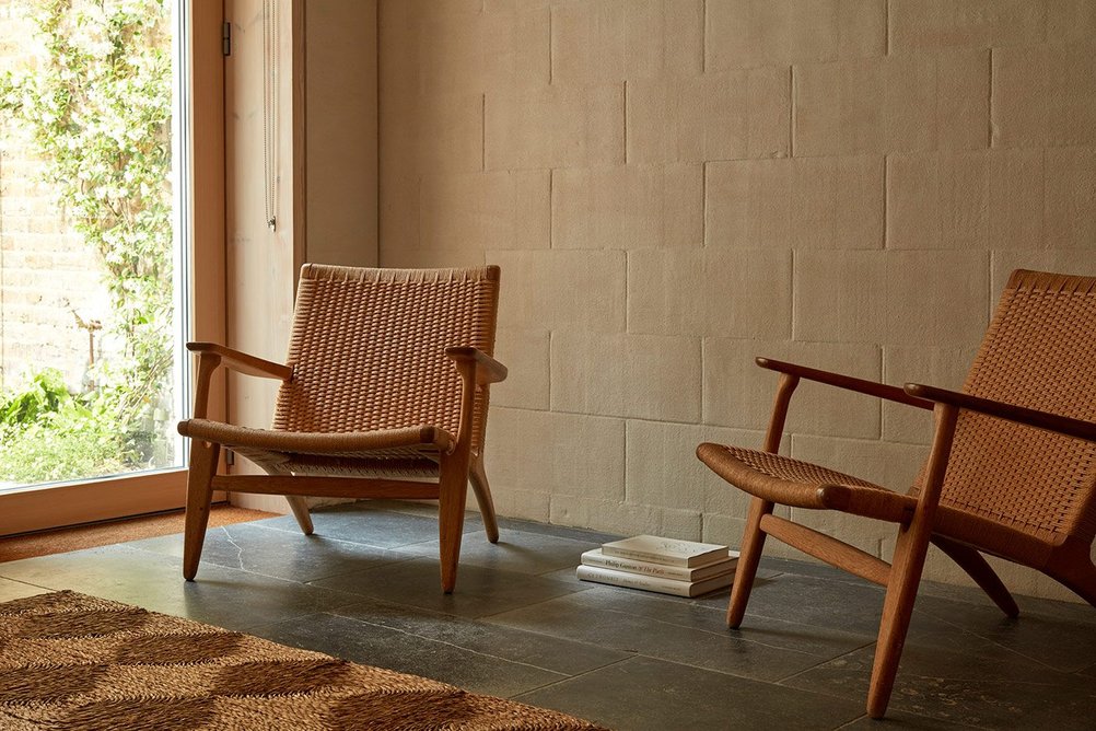 Library House in London by architect James MacDonald Wright used Porotherm as an alternative to concrete blocks and exceeded RIBA Climate 2030 Challenge standards.
