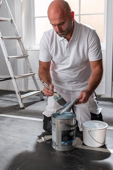 Following stringent tests in the lab, Dulux Trade ensures its paints undergo rigorous evaluation from professional decorators.