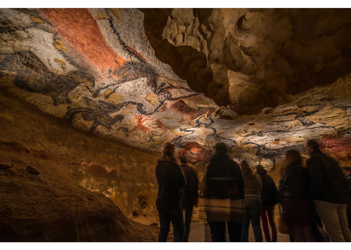 Lascaux Cave Art Time Capsule RIBAJ   Visitors Study The Paintings In The Recreated Cave