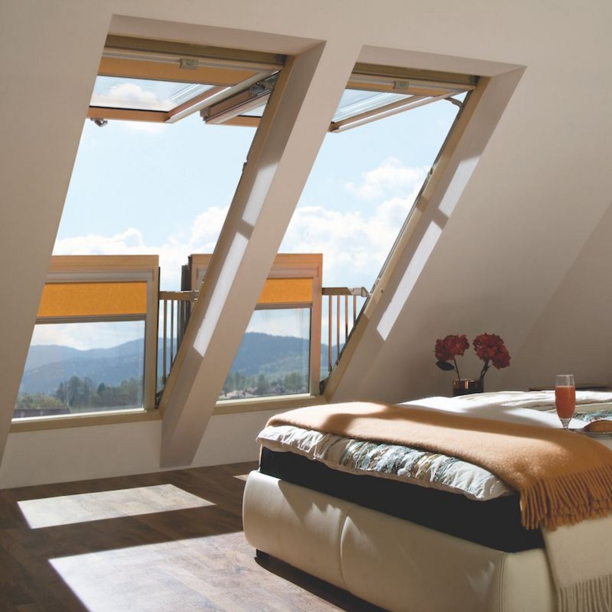 That window. Мансардное окно Fakro. Окно-балкон Fakro fgh-v p2 galeria. Мансардное окно балкон. Окна на мансарде.