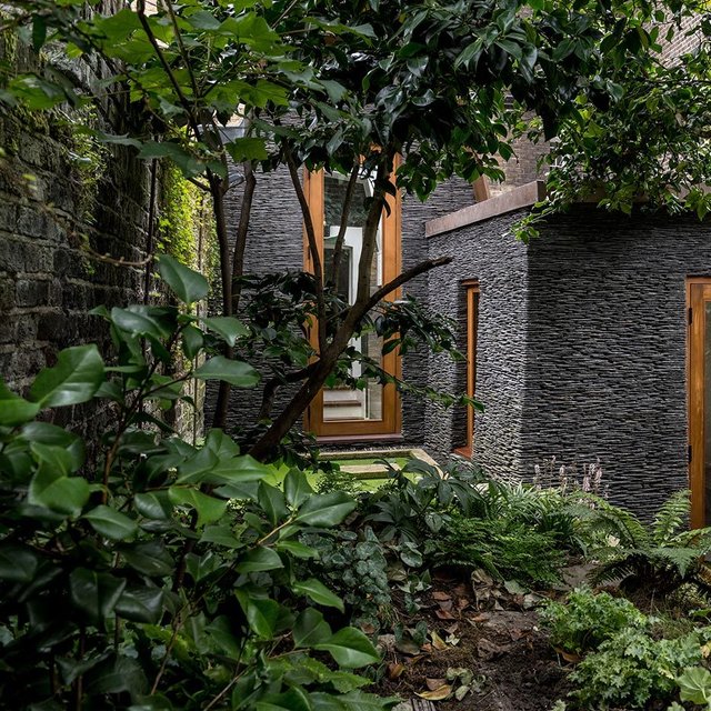 Recycled materials complement Georgian building and verdant garden