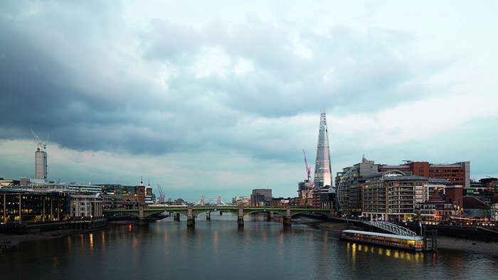 It’s all about  the weather: the Shard’s angled facetted flanks change with the sky. Directly opposite, the core of Rafael Viñoly’s ‘Walkie Talkie’ tower rises.