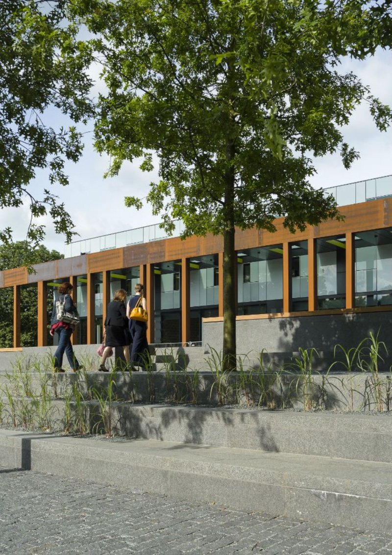 The colonnade flanking the entrance plaza provides retail units and a covered way from the road to the entrance.