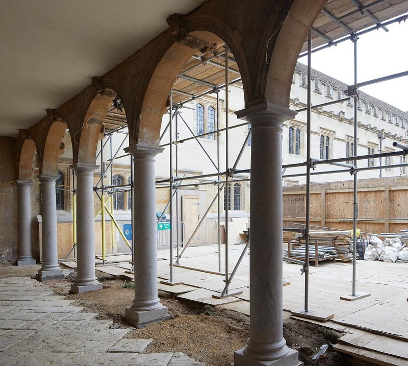 Installation of the replacement columns at Canterbury Quadrangle, St John’s College, Oxford.