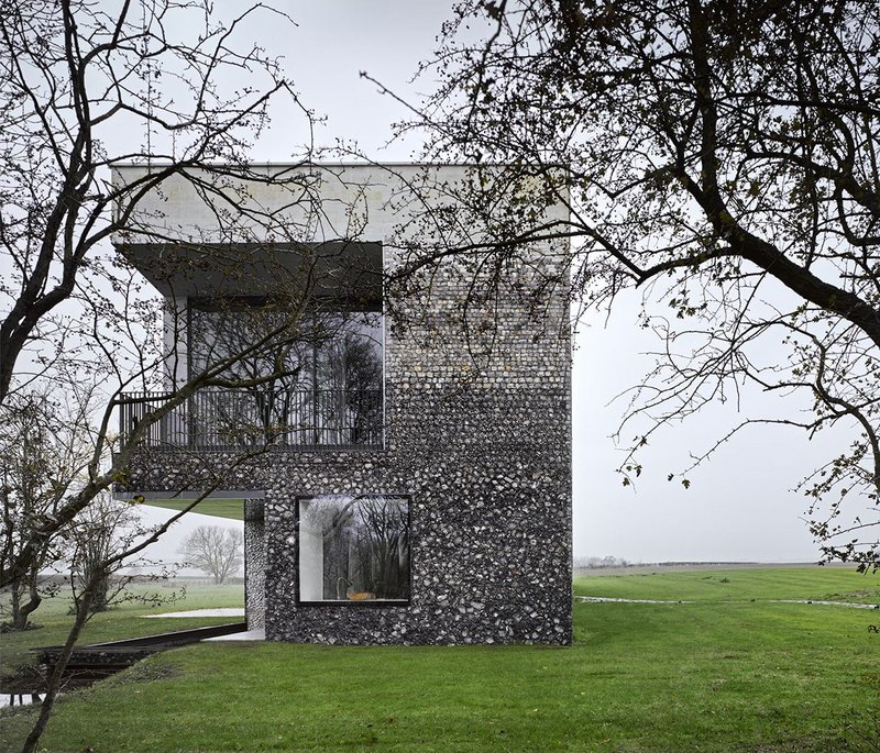 Flint House, Buckinghamshire – Skene Catling de la Pena. Click on the image