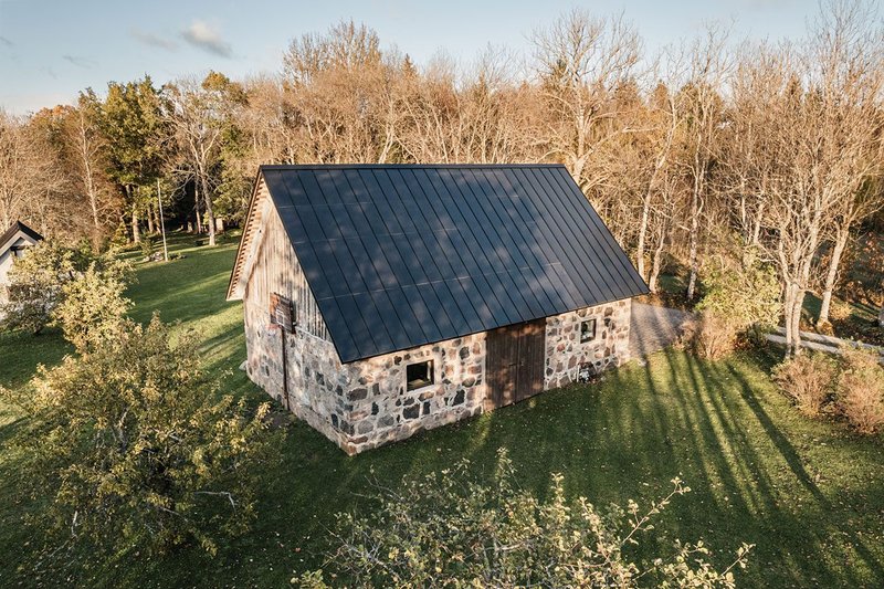 A beautiful farmhouse equipped with a Roofit.Solar 9.72 kWp solar roof, completed in 2020, Estonia.