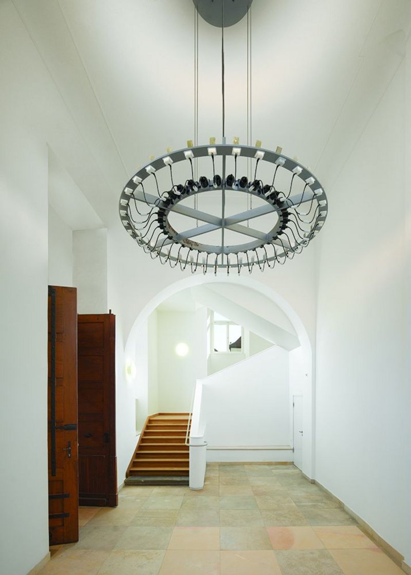 The entrance to one of the 17th century buildings that LRO has refurbished as part of the works. The light fixture designed by the firm is made of 36 ‘plug-in’ luminaires – a sculpture formed through contingency.