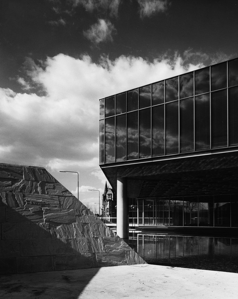 Henk Snoek s photograph of Scottish Widows building sees