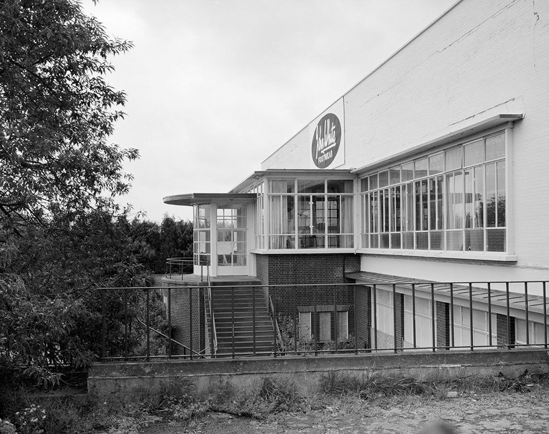 The front elevation and projecting sun room at John White Lime Street Factory as photographed, already closed and becoming dilapidated in 1997.