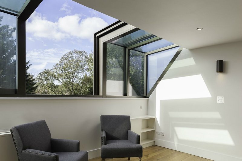 Glazing Vision precision-engineered a special Dual Sliding Over Fixed rooflight, comprising eight sections. The two end sections slide over the six central fixed sections in a side-to-side operation.