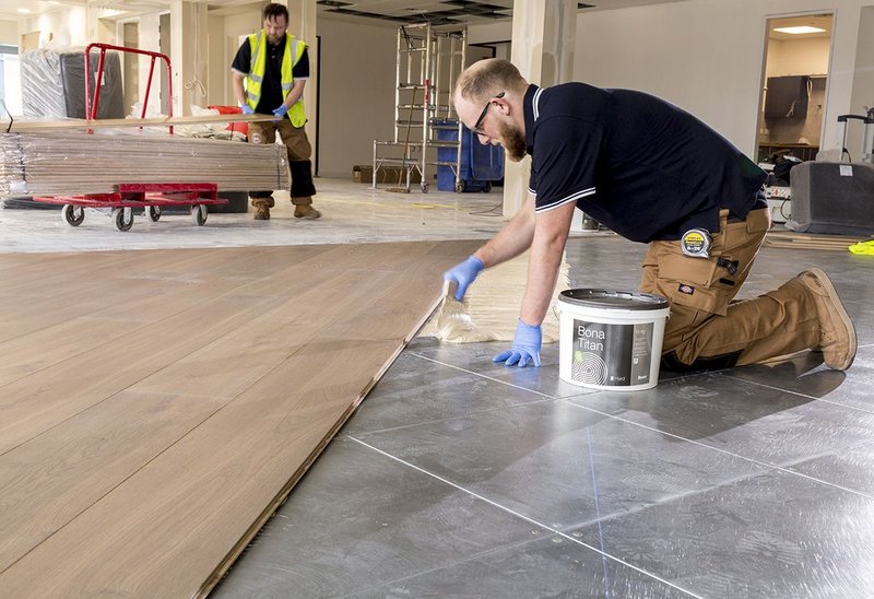 Bona Titan specified to bond wide oak boards to metal subfloor.