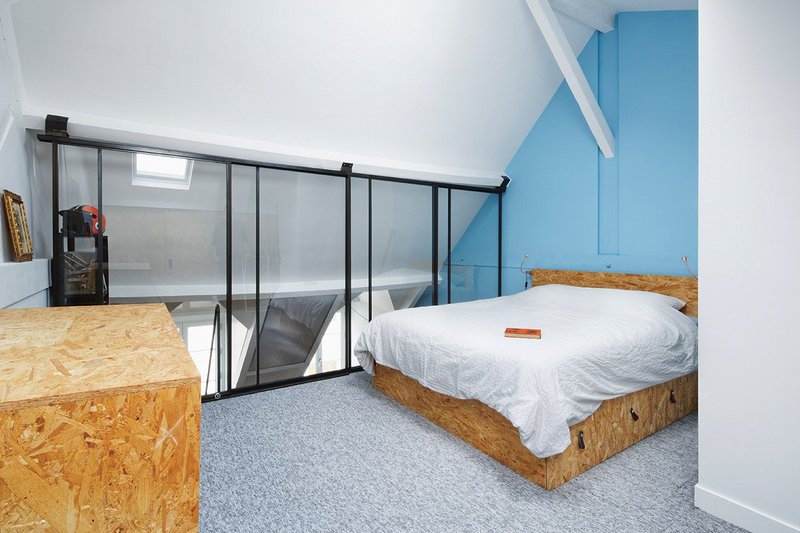 The upper level mezzanine bedroom maximises space in the rooftop apartment.