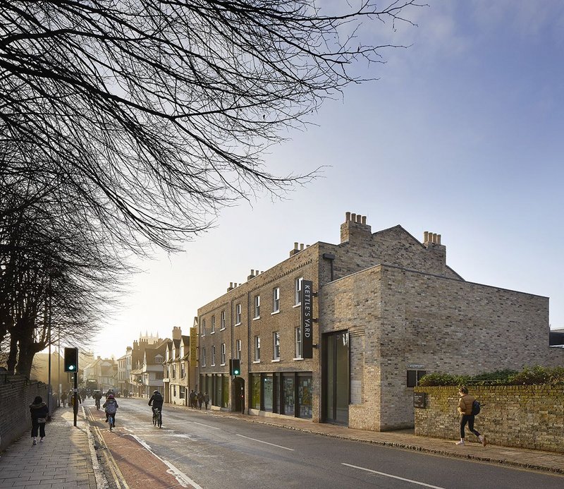 The refurbishment takes over the entire Victorian terrace and replaces a 1980s Martin extension to the side.