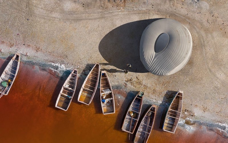 Hassell’s climate adaptive 3D-printed pavilion, in one i­­­­­teration of many, here designed for full shading in hot climates like Senegal.