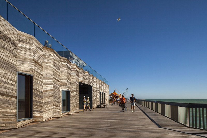 At Hastings Pier the vertical zigzag timber cladding of the new visitor centre is echoed in the new balustrades surrounding the deck.