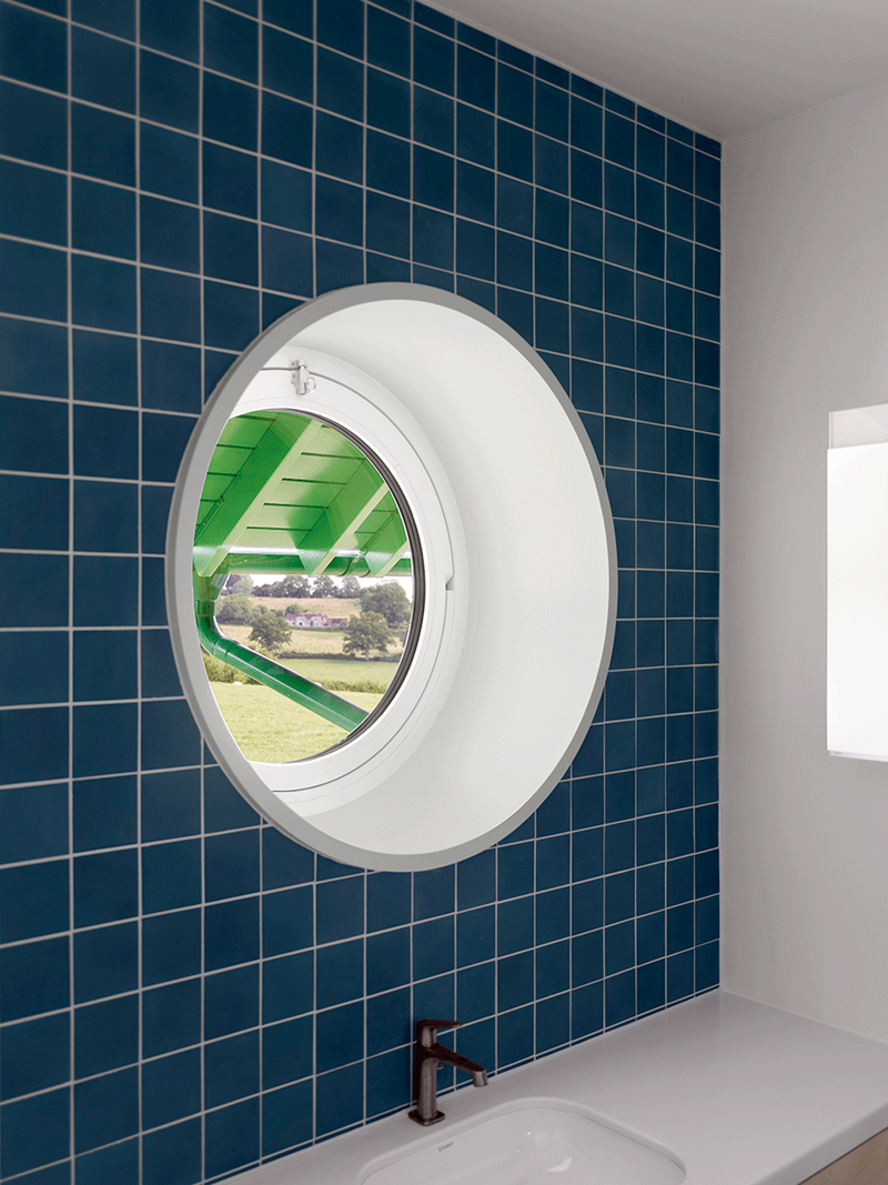 Bathrooms and other functional spaces in the ‘cores’ have round or lunette windows.