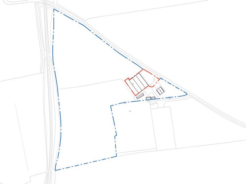 Site plan shows barn plot outlined red tucked in one corner next to the bungalow.