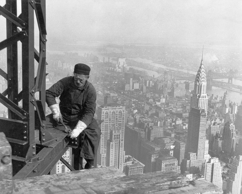 Construction of the Empire State building, 1930.