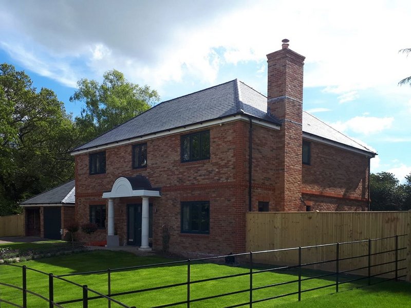 Cupa Pizarras slate roof at Stacklands Retreat in Kent: hook fixing can have many advantages, such as reduced labour costs, fewer breakages and a simpler replacement process.