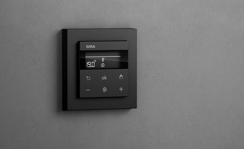 Gira System 3000: lights, blind and heating control in one device.