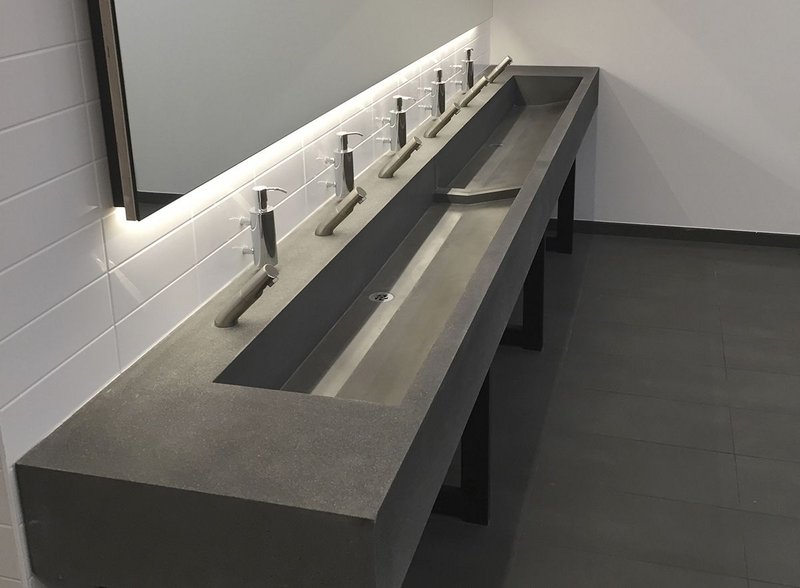 Although the super sink appears as one continuous piece of concrete, Lazenby manufactures it in two parts in its Yeovil factory.