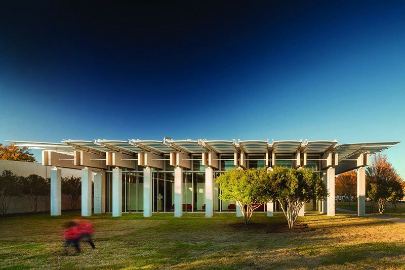 The south elevation of RPBW’s Kimbell extension, showing the elemental components of columns, beams and roof.
