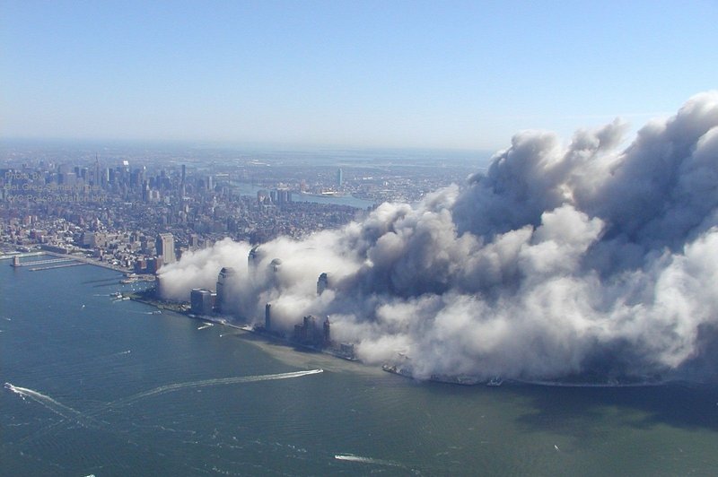 WTC dust cloud: Picture after the collapse of the World Trade Center on 11 September 2018 at 10:34h.