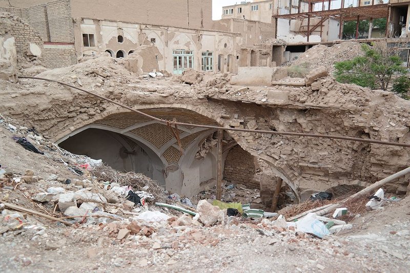 Many of the buildings in Kashan were underground to keep them cool with sunken courtyards. This is one that is still derelict.