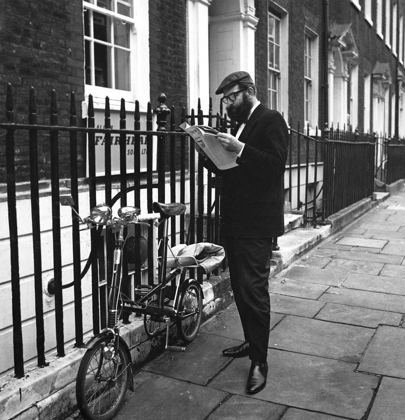 Reyner Banham with a Moulton bicycle in London, 1963.
