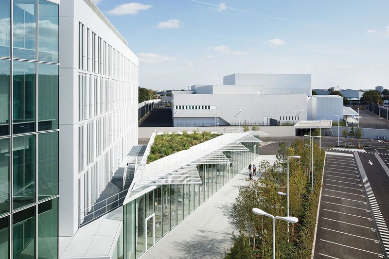 Jean-Paul Viguier and Associates’ Banque de France logistics building is a three-humped beast: a heritage conservation project, a strip-back and re-clad 1980s extension and a massive, monolithic new-build.