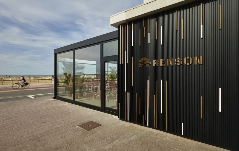 Renson's Linarte facade cladding is constructed from an aluminium bearing structure that is fitted with plastic clips. The profiles can be easily mounted within this structure.