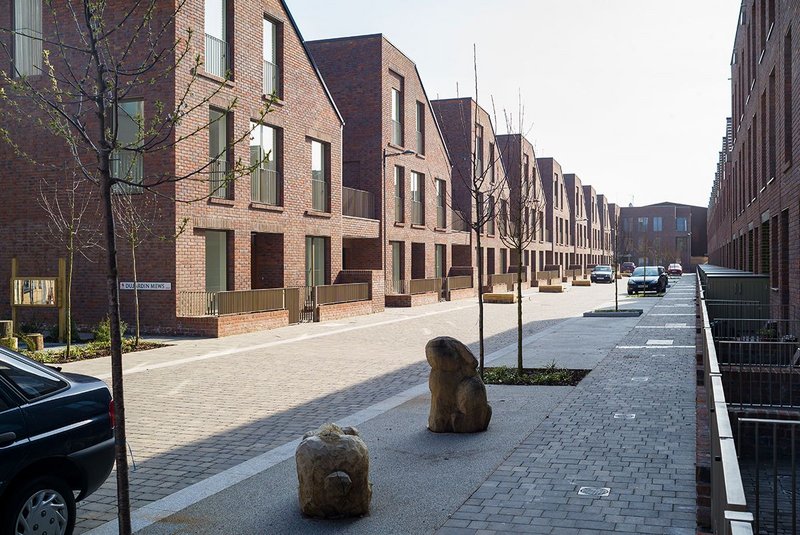 Wide, shared spaces have a continental feel, but the apartment block to the south closes the view rather than turns the corner.