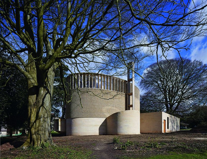 The chapel from the south west. With the orthogonal sacristry, McLaughlin wanted to maintain the separation of the space of worship from the one serving it.