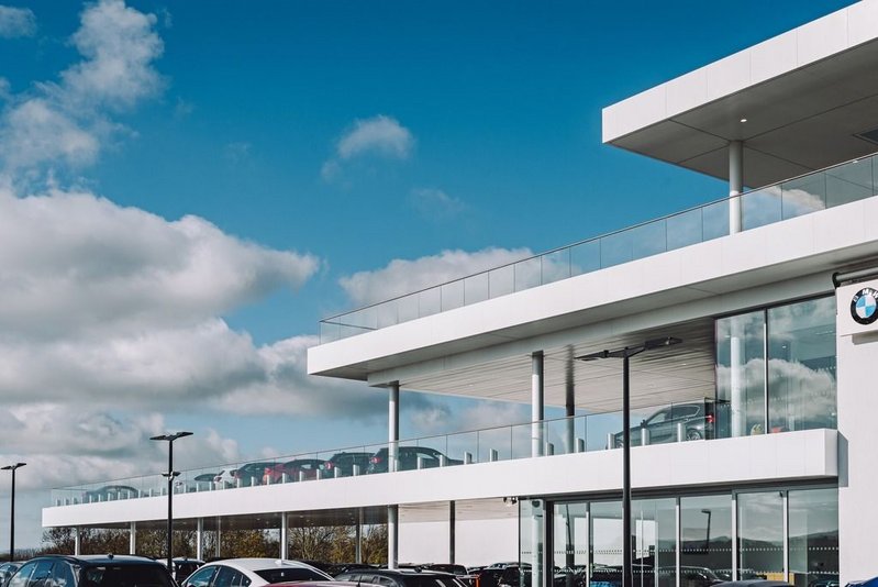 Cotswold Cheltenham BMW retail centre in Gloucestershire with Q-railing frameless glass railings. MDG Architects/Revival Developments.