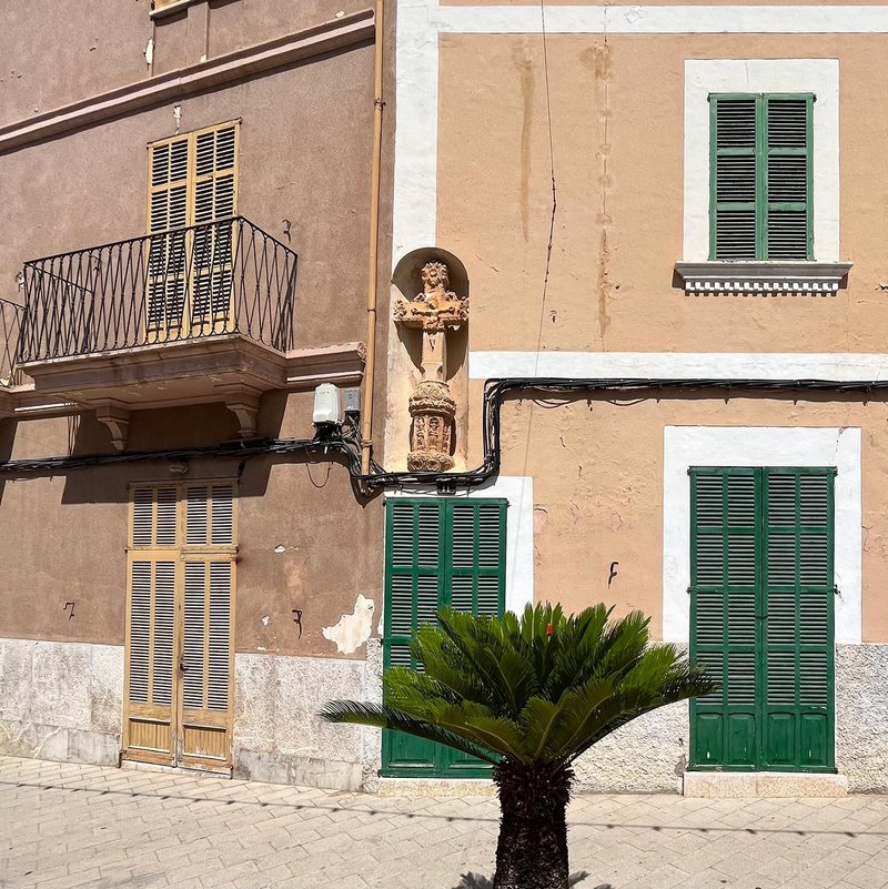 Flush shutters, Búger, Mallorca.