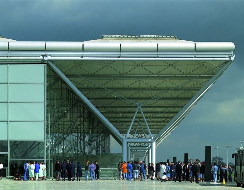 Foster + Parters collaborated with Arup to create Stansted’s distinctive steel towers, designed with a built-in 100mm sway tolerance.