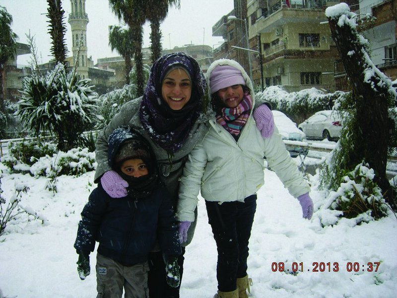 Calm moment in the conflict: Marwa Al-Sabouni with her children at the start of this year.