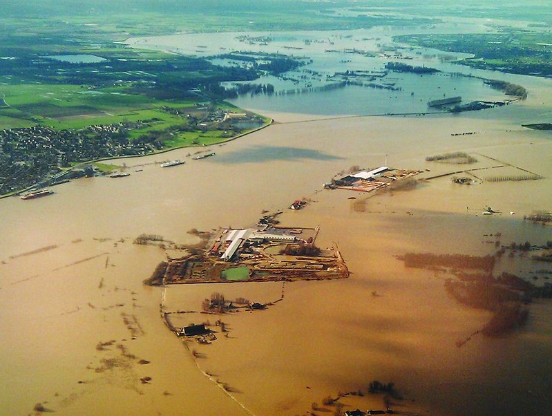 The Kijfwaard West factory in winter, surround by the flooded Rhine