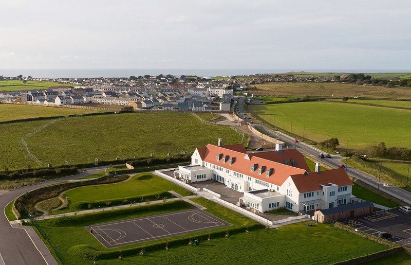 A primary school for Nansledan  and the next door village,designed by Francis Roberts Architects, sits at the inland edge of the development area.