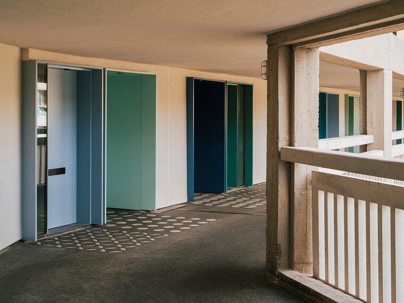 Colours referencing the nearby Peak District are used on balcony reveals and flat entrances.