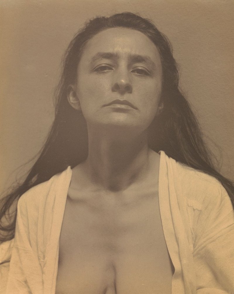 Georgia O’Keeffe photographed by Alfred Stieglitz, 1918. The J Paul Getty Museum, Los Angeles.