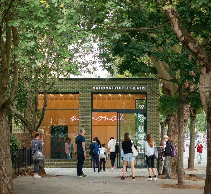 The new Green Room entrance pavilion activates the building’s frontage, opening it to the street.