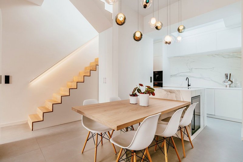 Neolith Sintered Stone in Arctic White Silk and Phedra Satin feature throughout the Brussels home.