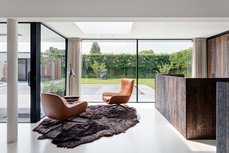 Bringing the outside in with ultra slim Hi-Finity doors