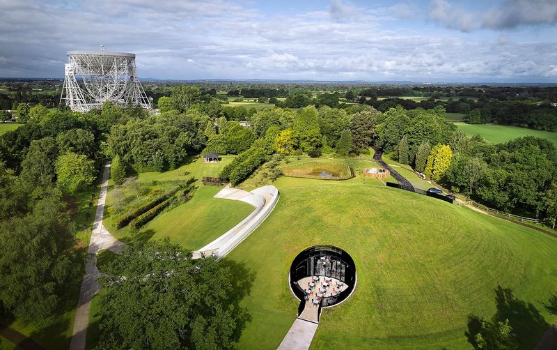 The pavilion's roof is the same size and shape as the telescope dish.