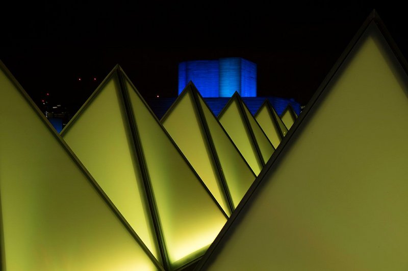 David Batchelor’s Sixty Minute Spectrum (2017) lighting installation utilises the new rooflights of the refurbished Hayward Gallery at London’s Southbank Centre.