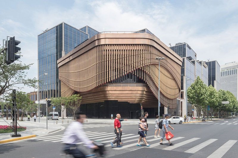 With the moving facade, the client’s aim was to create a signature building for Shanghai.